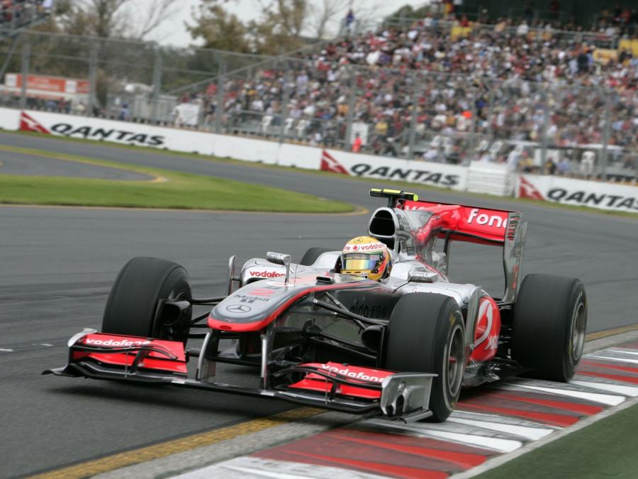  McLaren Mercedes-Benz MP4-25 2010 года  (фото 5 из 16)
